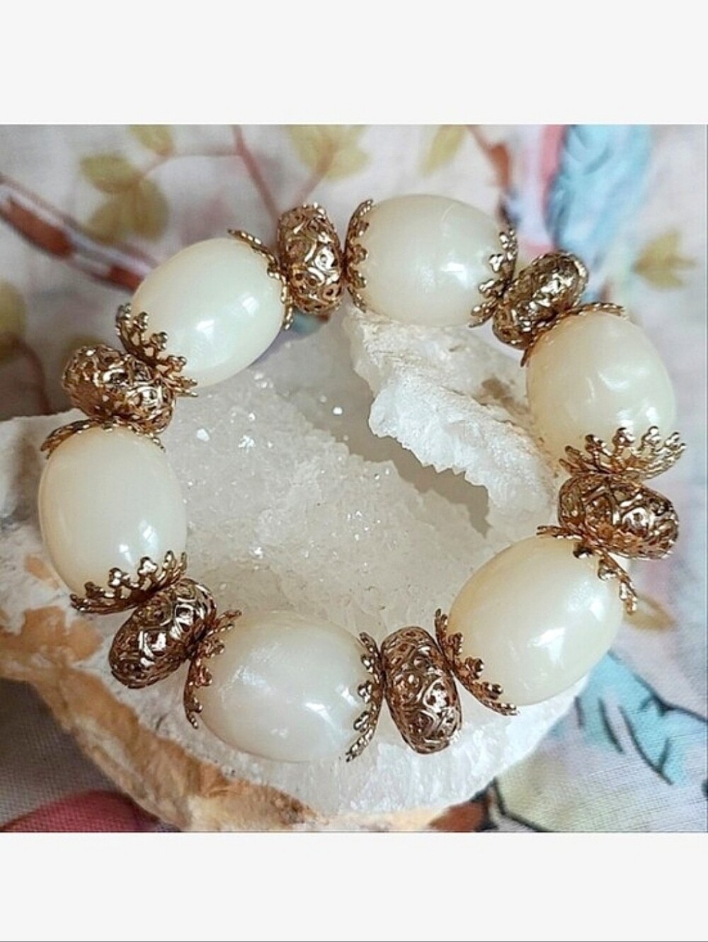 Vintage Acrylic Cream Lucite Stretch Bracelet Gold Tone Bell Caps Filigree Beads